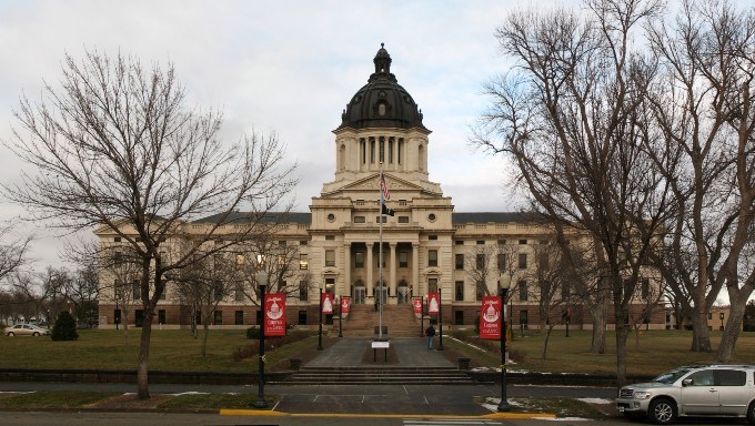 South Dakota Governor Signs Sports Betting Bill into Law South Dakota Governor Signs Sports Betting Bill into Law
