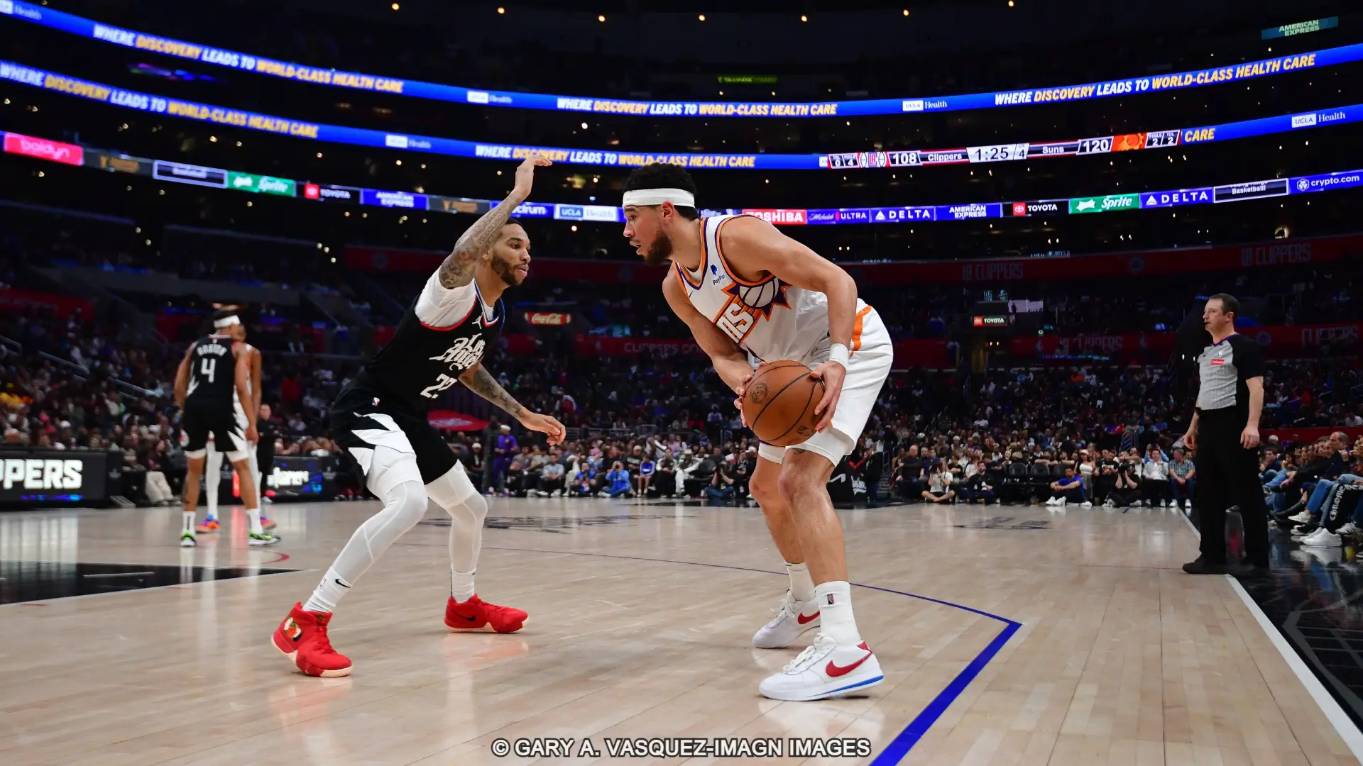 Suns vs. Clippers Odds Apr 10, 2024; Los Angeles, California, USA; Phoenix Suns guard Devin Booker (1) controls the ball against Los Angeles Clippers guard Xavier Moon (22) during the second half at Crypto.com Arena.