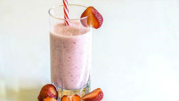 Banan og jordbær smoothie