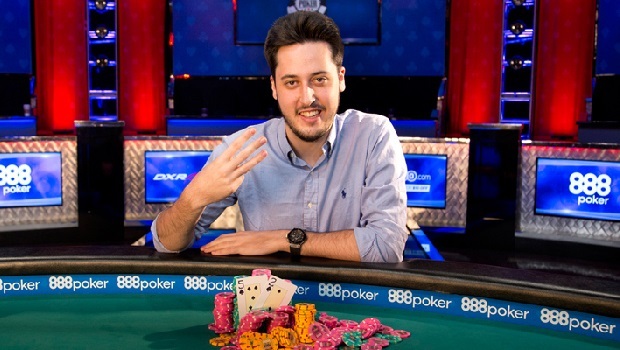 Adrián Mateos