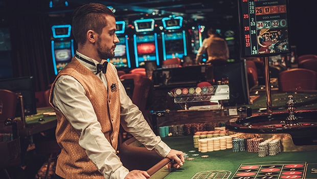 Indblik i jobbet som casino dealer