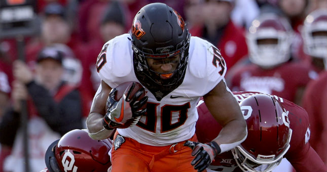 Oklahoma State Cowboys running back Chuba Hubbard (30) runs past Oklahoma Sooners linebacker Kenneth Murray (9).