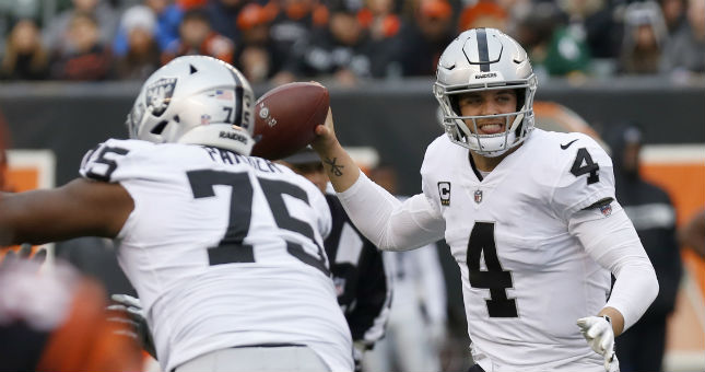 Oakland Raiders quarterback Derek Carr (4) looks to throw against the Cincinnati Bengals.