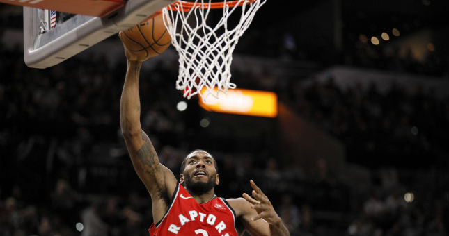 Raptors small forward Kawhi Leonard (2) dunks the ball during the second half against the Spurs.