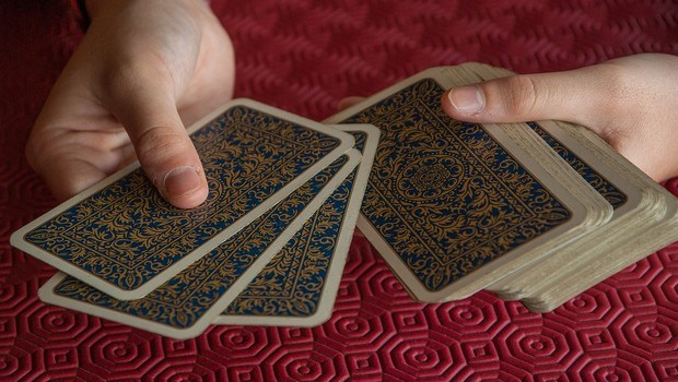 Pokerin pelaaminen