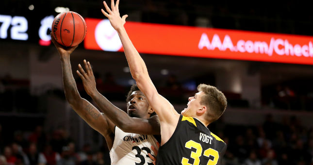 Northern Kentucky Norse center Chris Vogt (33) defends against Cincinnati.