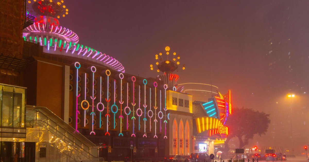 Macau Casino Revenue Rebounds 9.4% From June but Trails 2025