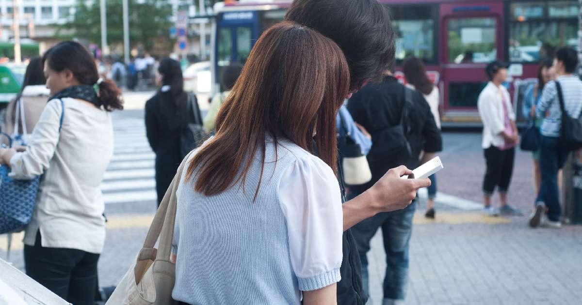 Da “Cos’è uno Smartphone” a “Come Distruggerlo”: Le Keywords della Nostra Relazione con il Telefono